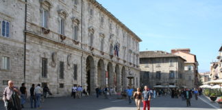 Il palazzo dell'arengo di Ascoli, fonte Wikipedia