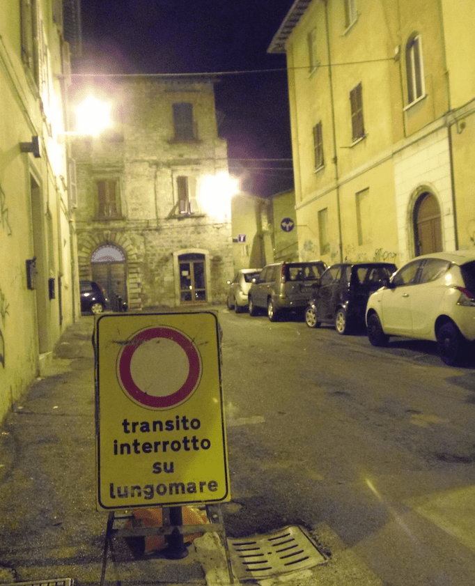 Il cartello comparso ad Ascoli, fonte Cristiano Militello