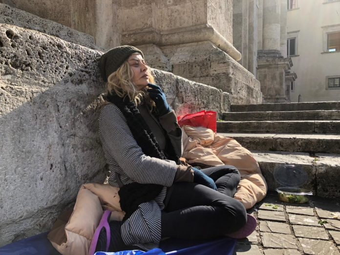 Eva Grimaldi nel docu-film “Luce..oltre il silenzio”, girato ad Ascoli