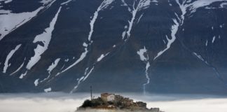 Castelluccio di Norcia - Foto Giovanni Galardini (inviata da ufficio stamoa Scenari digitali)