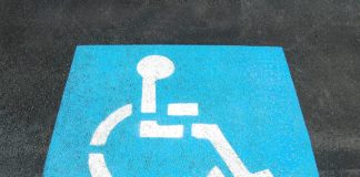 Parcheggio per disabili, foto generica da Pixabay