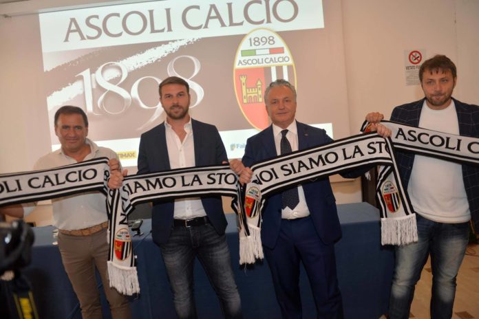 La presentazione del nuovo alllenatore dell'Ascoli Calcio Zanetti, foto da pagina Facebook ufficiale Ascoli Calcio